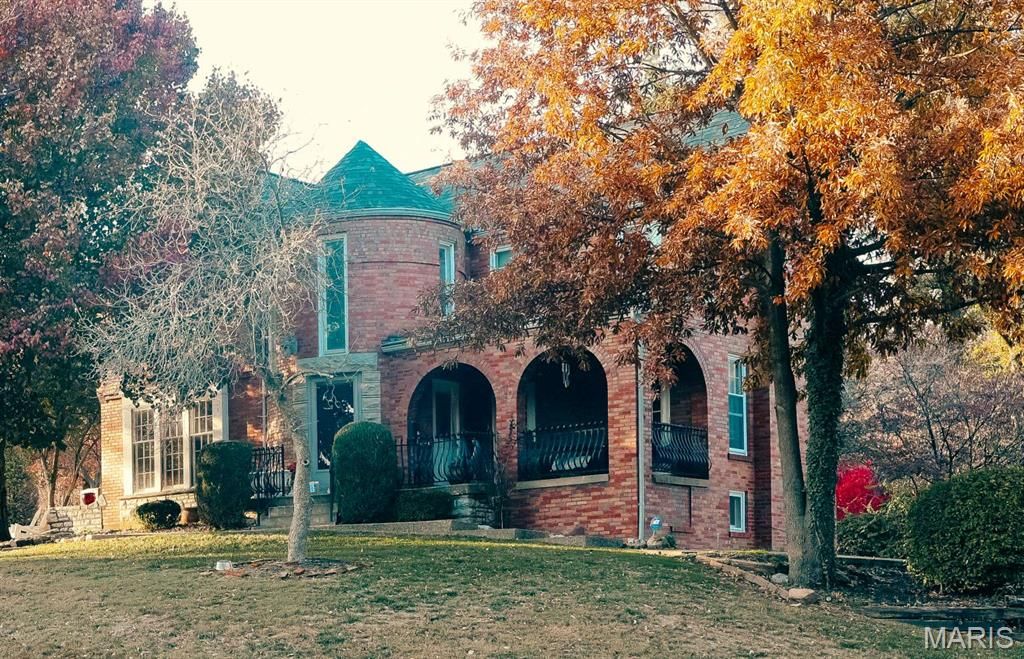 7219 Canterbury Drive, St Louis, MO 63121