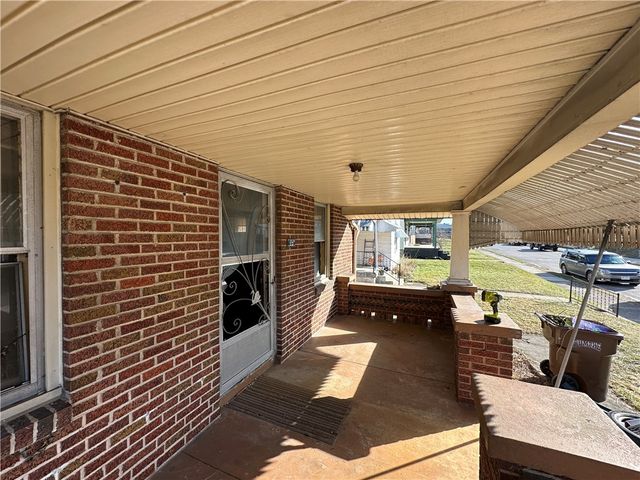 32 S Plaza Avenue, Dayton, OH 45417