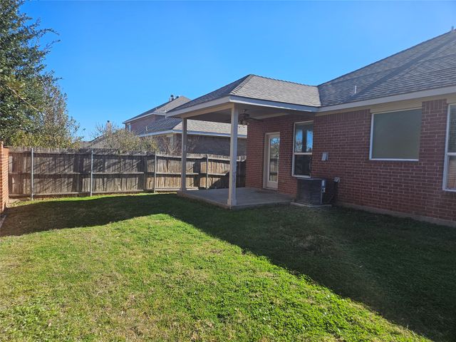 2341 Clairborne Drive, Fort Worth, TX 76177