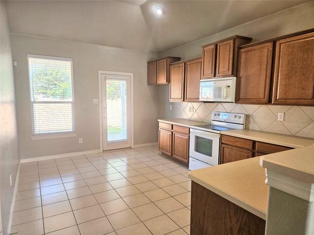 2341 Clairborne Drive, Fort Worth, TX 76177