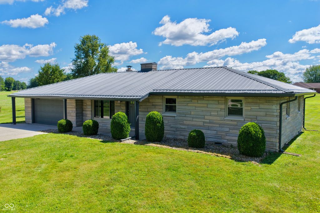 9508 E County Road 700 N, Seymour, IN 47274