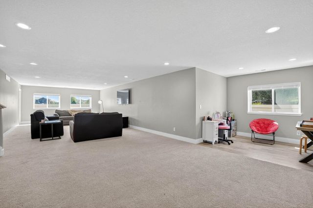 2224 Vera Way, Cedar Falls, IA 50613