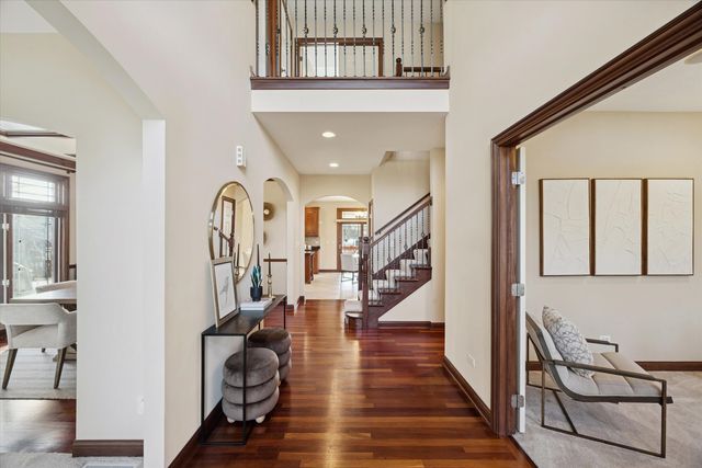 945 Internationale Parkway, Woodridge, IL 60517