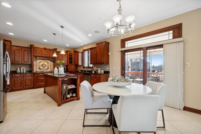 945 Internationale Parkway, Woodridge, IL 60517