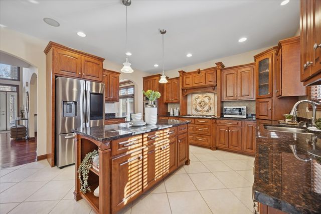 945 Internationale Parkway, Woodridge, IL 60517