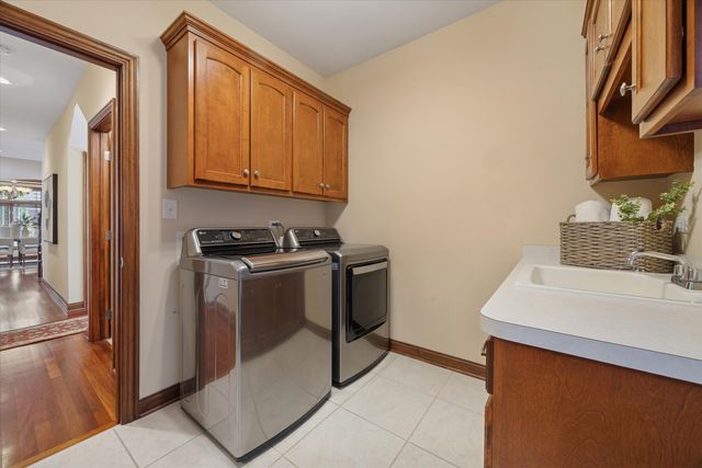 945 Internationale Parkway, Woodridge, IL 60517