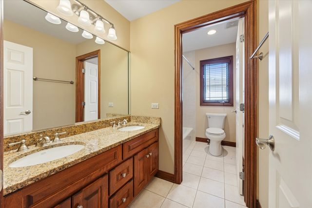 945 Internationale Parkway, Woodridge, IL 60517