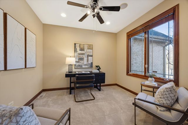 945 Internationale Parkway, Woodridge, IL 60517