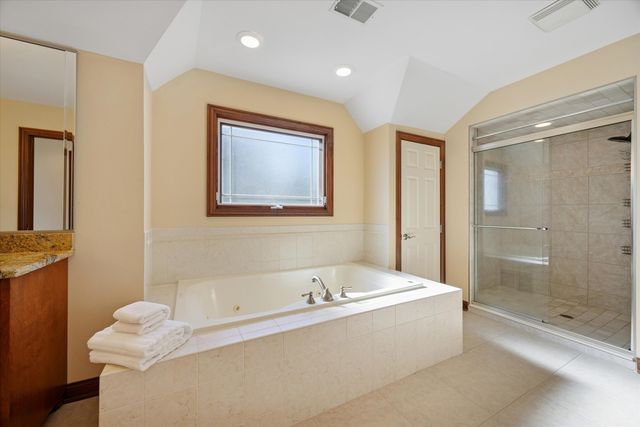 945 Internationale Parkway, Woodridge, IL 60517