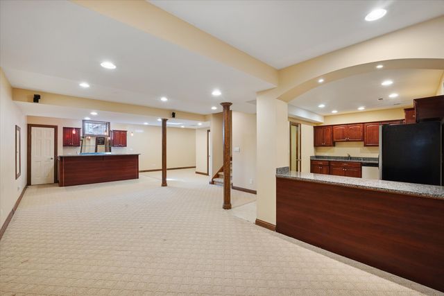 945 Internationale Parkway, Woodridge, IL 60517