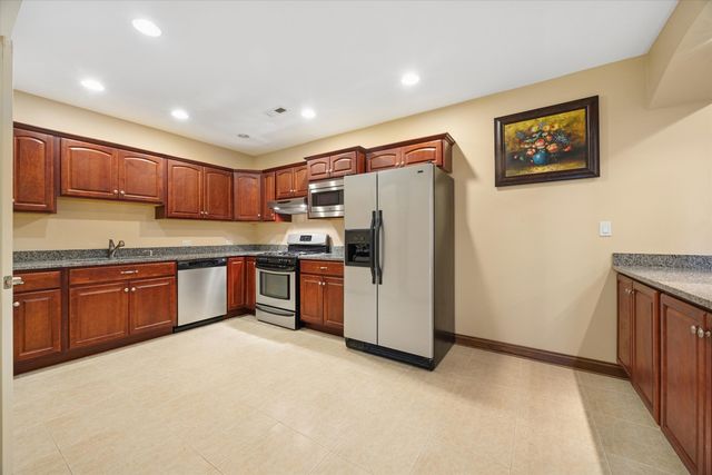 945 Internationale Parkway, Woodridge, IL 60517