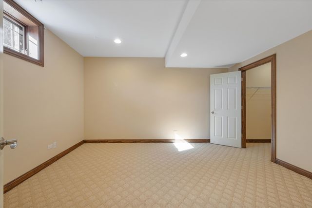 945 Internationale Parkway, Woodridge, IL 60517