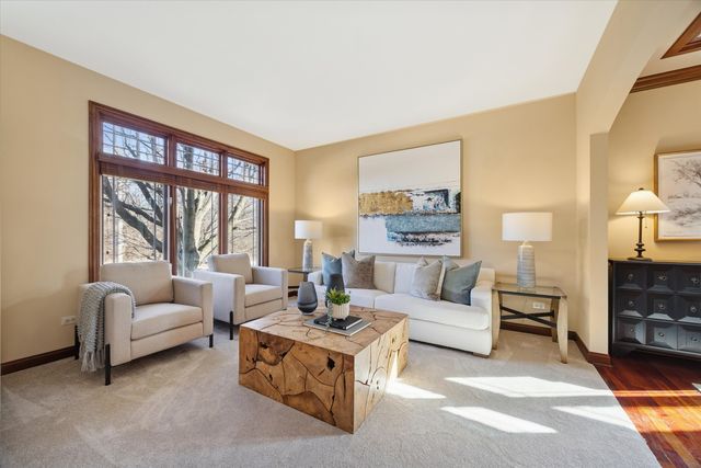 945 Internationale Parkway, Woodridge, IL 60517