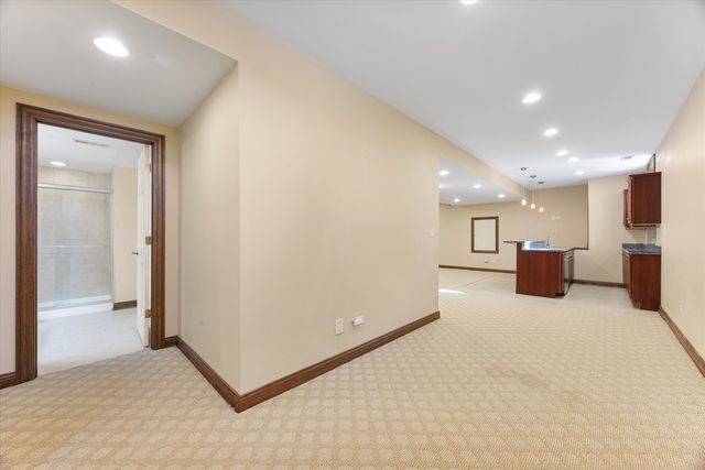 945 Internationale Parkway, Woodridge, IL 60517