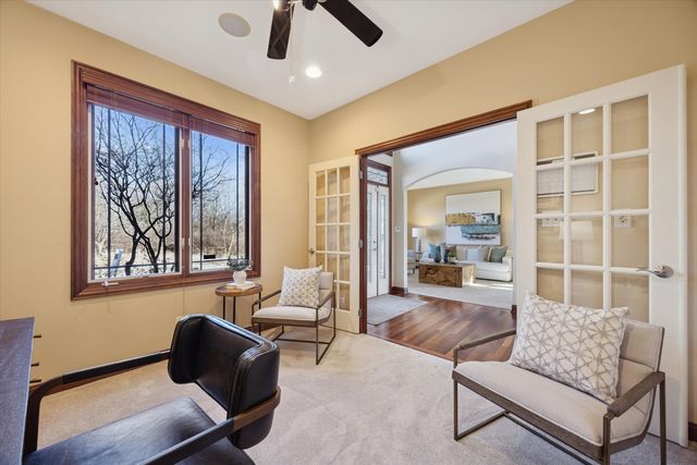 945 Internationale Parkway, Woodridge, IL 60517