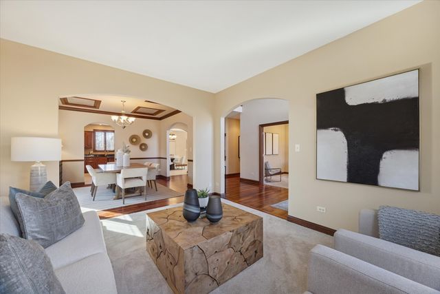 945 Internationale Parkway, Woodridge, IL 60517