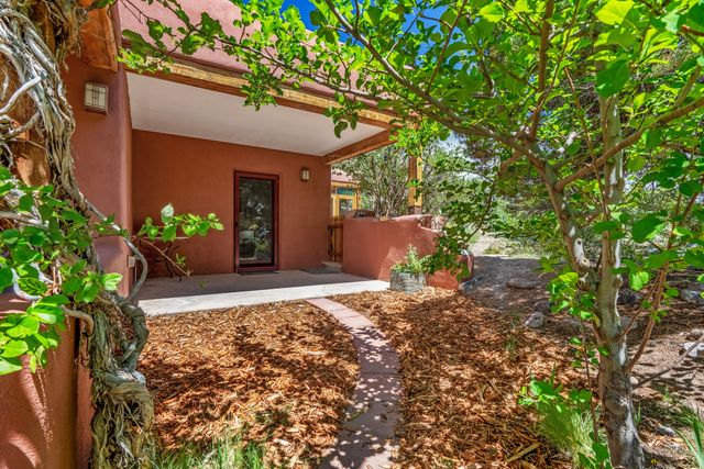 171 Silver Hills, Santa Fe, NM 87508