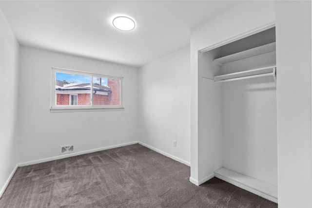 21310 Gardner Street, Oak Park City, MI 48237