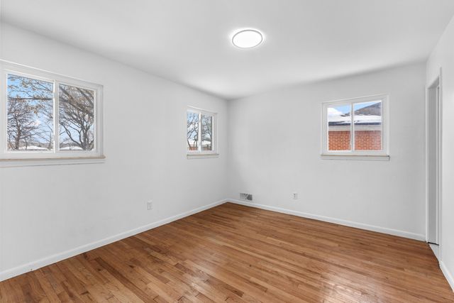 21310 Gardner Street, Oak Park City, MI 48237