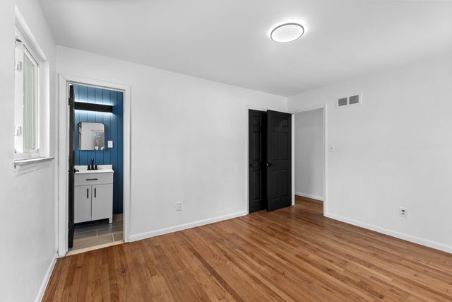 21310 Gardner Street, Oak Park City, MI 48237