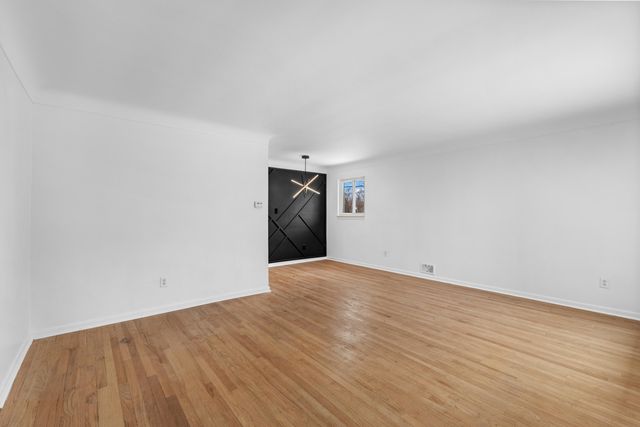 21310 Gardner Street, Oak Park City, MI 48237