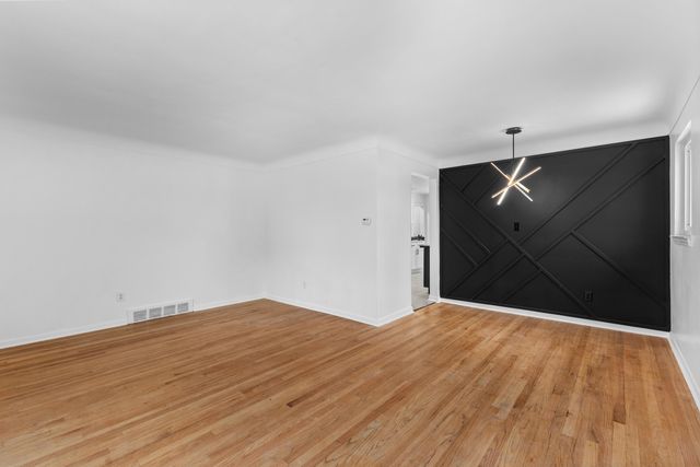 21310 Gardner Street, Oak Park City, MI 48237