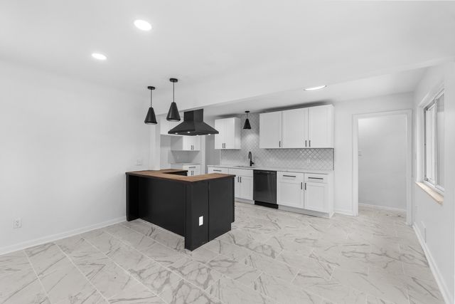 21310 Gardner Street, Oak Park City, MI 48237