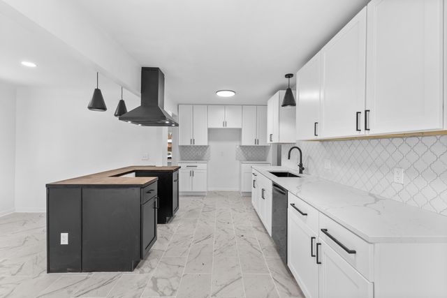 21310 Gardner Street, Oak Park City, MI 48237