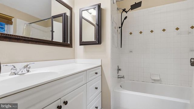 7407 CEDAR RUN DR, Warrenton, VA 20187