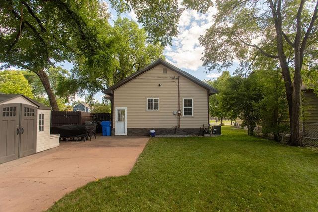 1601 S 3rd Avenue S, Fargo, ND 58103