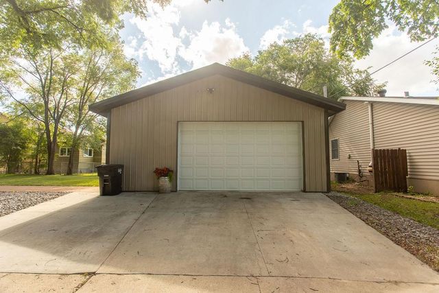 1601 S 3rd Avenue S, Fargo, ND 58103