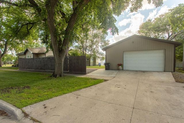 1601 S 3rd Avenue S, Fargo, ND 58103