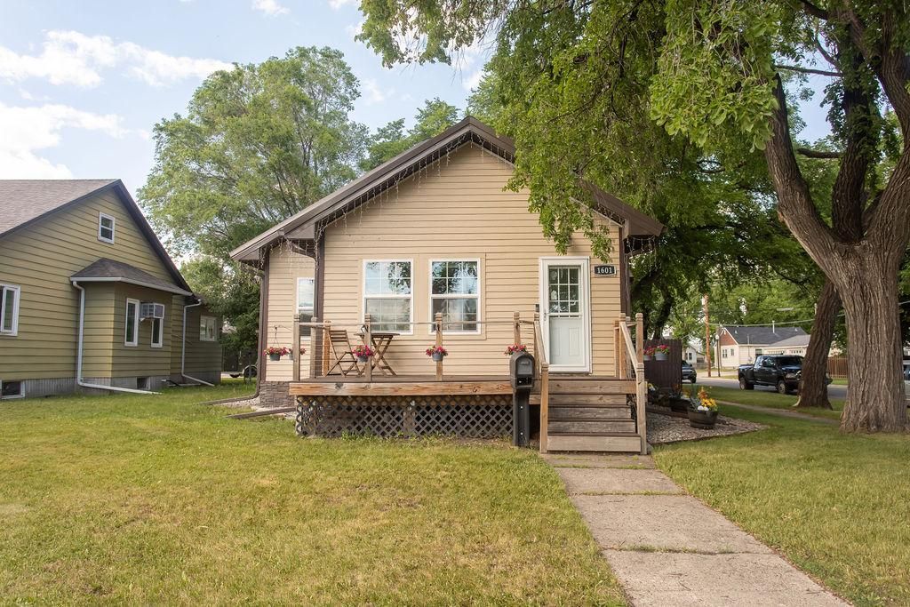 1601 S 3rd Avenue S, Fargo, ND 58103