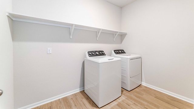 303 Ravens Crest DR, Hutto, TX 78634