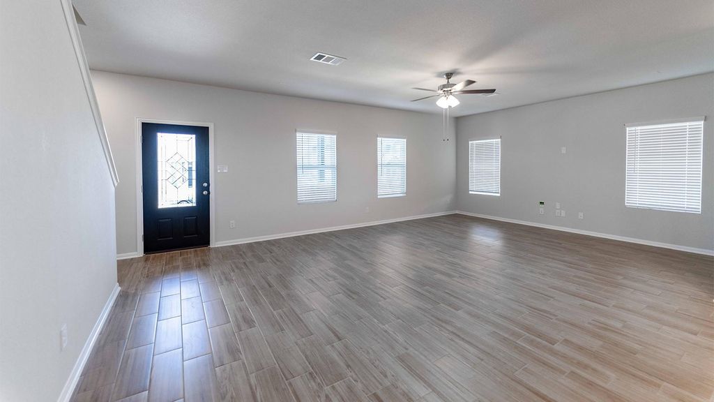 303 Ravens Crest DR, Hutto, TX 78634