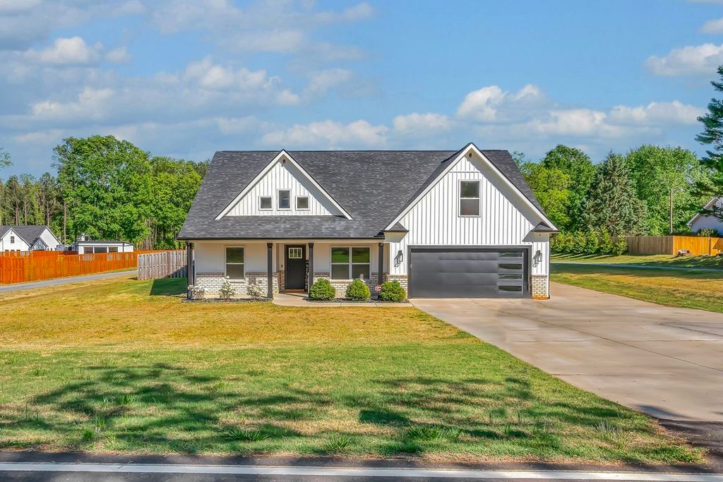 1081 Ballenger Road, Inman, SC 29349