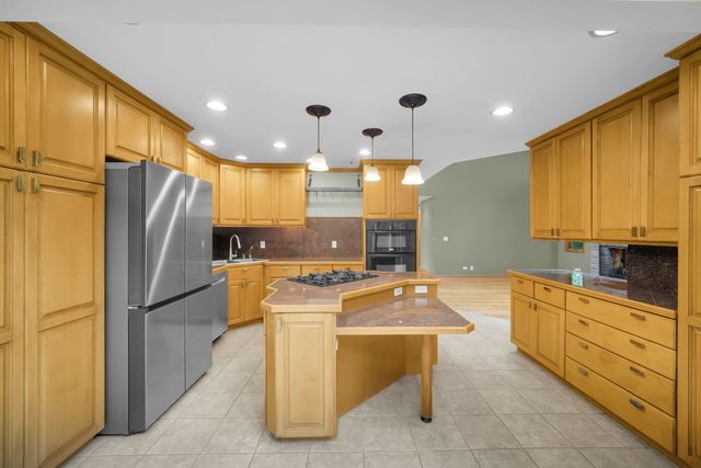 43W976 Oakleaf Drive, Elburn, IL 60119