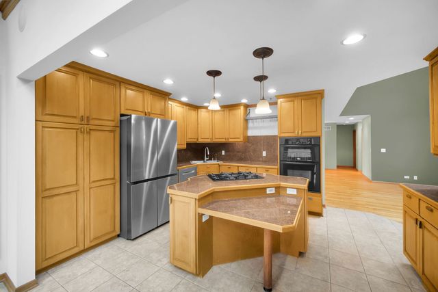 43W976 Oakleaf Drive, Elburn, IL 60119