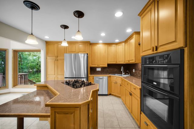 43W976 Oakleaf Drive, Elburn, IL 60119