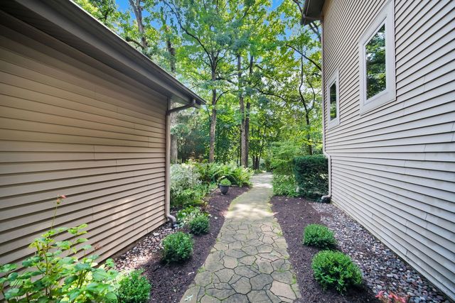 43W976 Oakleaf Drive, Elburn, IL 60119