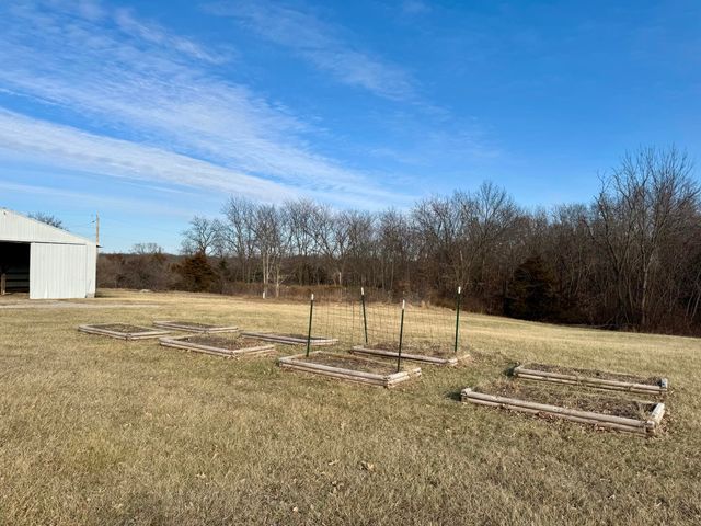 18350 N HIGHWAY 124, Centralia, MO 65240