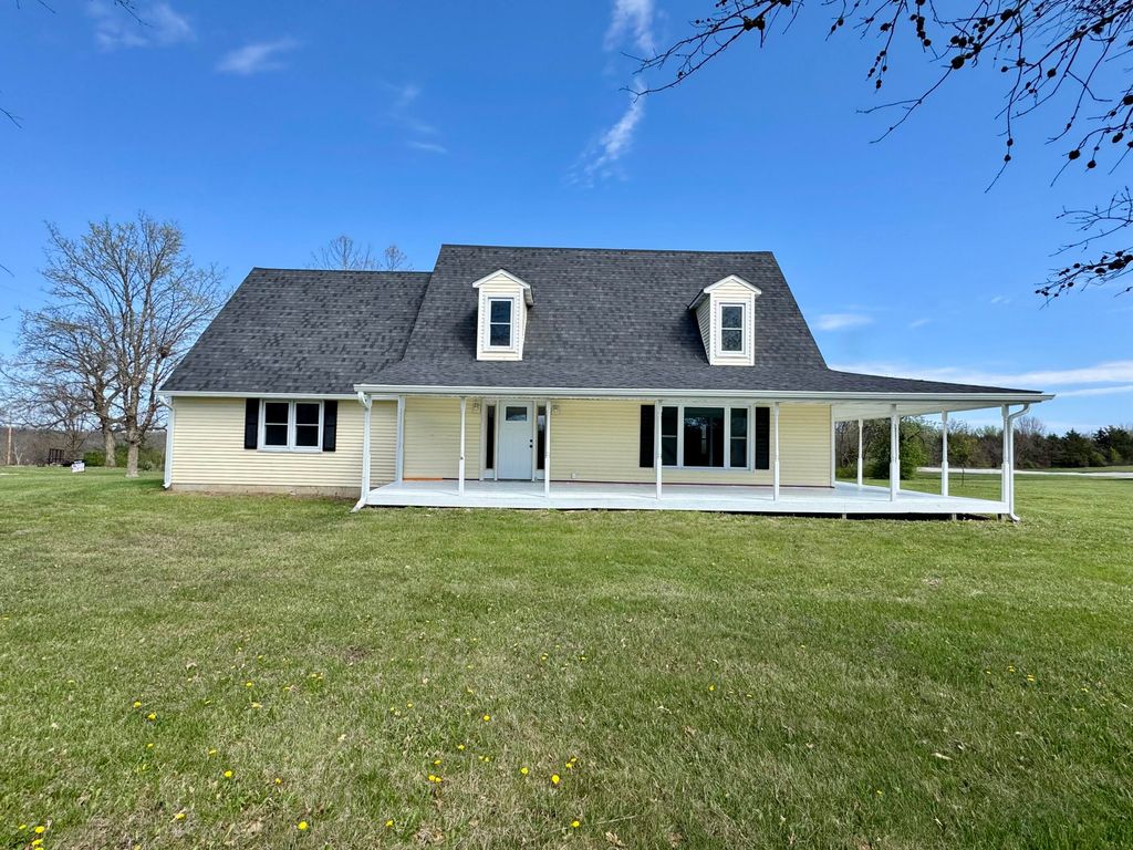 18350 N HIGHWAY 124, Centralia, MO 65240