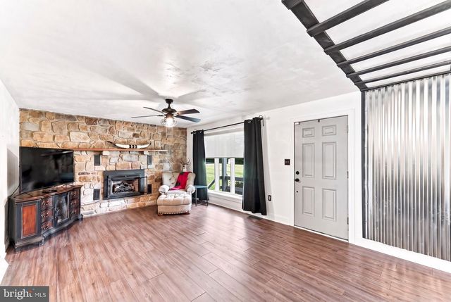 136 TELEGRAPH RD, Coatesville, PA 19320