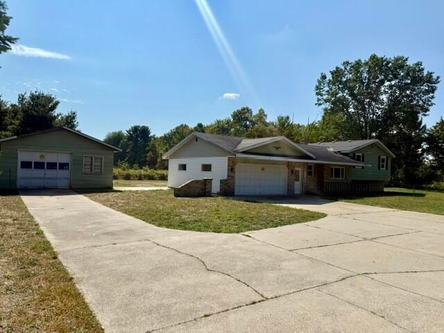 2115 E Sternberg Road, Fruitport Twp, MI 49444