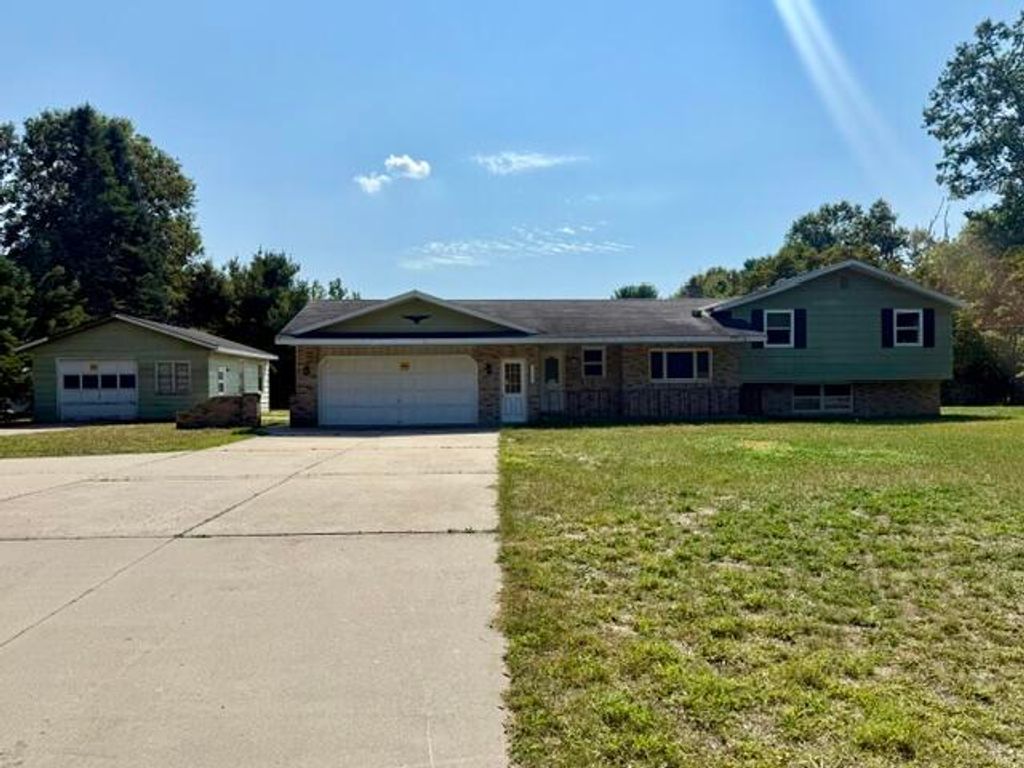 2115 E Sternberg Road, Fruitport Twp, MI 49444