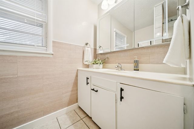 300 N Wood Ave, Wichita, KS 67212