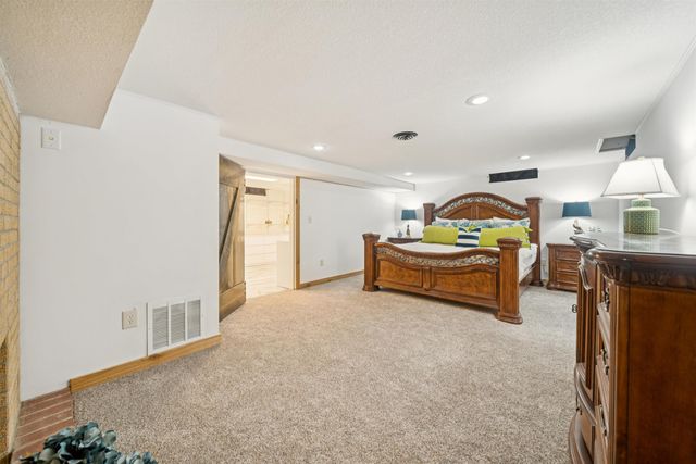 300 N Wood Ave, Wichita, KS 67212