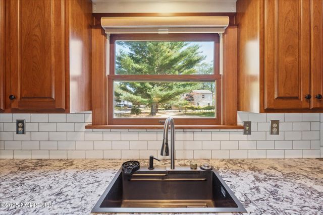 5470 Douglas Road, Toledo, OH 43613