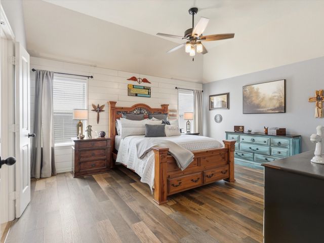 100 Valle Court, Azle, TX 76020