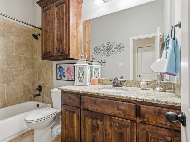 100 Valle Court, Azle, TX 76020